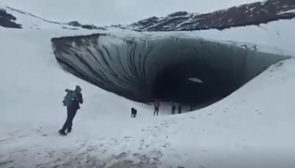 La "Cueva de Jimbo" o "del hielo", en la Patagonia argentina, donde un brasileño que hacía turismo murió tras el desprendimiento de una gran masa de hielo que cayó sobre su cabeza. (Foto: Twitter)