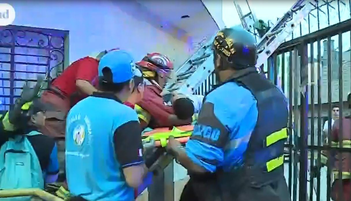 Venezolano queda atrapado en reja tras robar en SMP