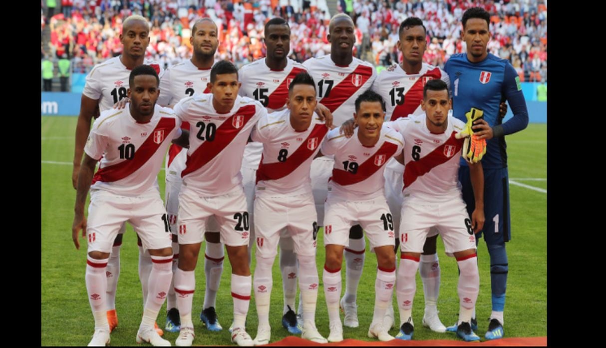 'MisterChip' alentó a la selección peruana frente a Dinamarca. (Fotos: Agencias)
