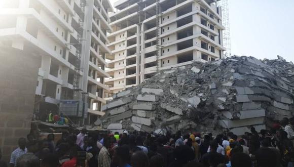 Un edificio de 21 pasos se derrumbó en Lagos. (Foto: Twitter)