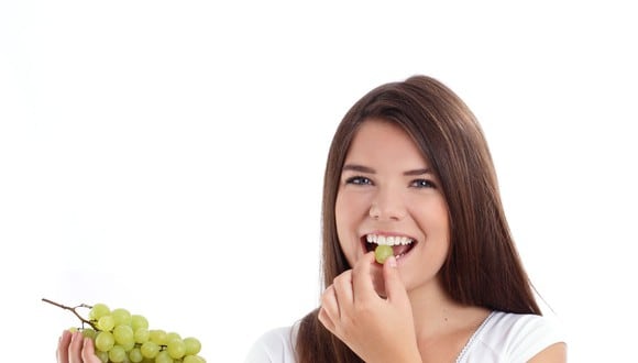Las uvas poseen beneficios hidratantes, protectores y energéticos. Son ideales para aquellas personas que quieren tener una piel tersa y cuidada.