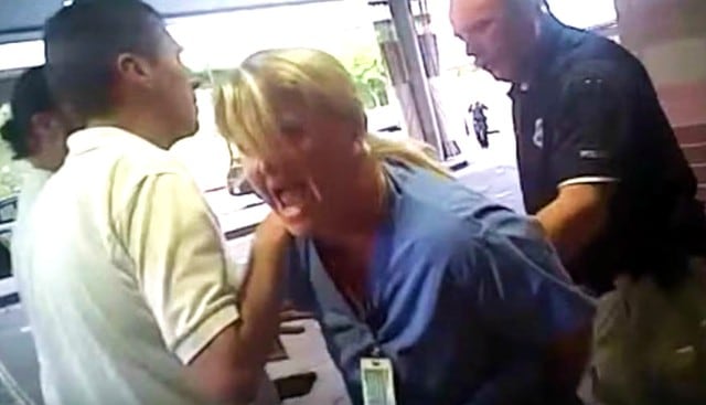 Enfermera es brutalmente reducida por la Policía por negarse a brindar sangre de un paciente en coma para una investigación.