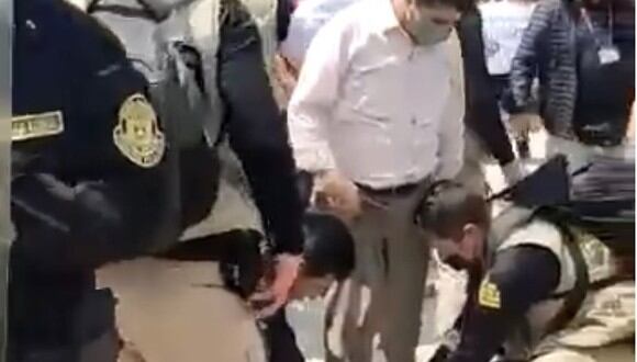 Pedro Castillo se refirió a las críticas tras difundirse un video donde se le ve a un efectivo policial amarrándole los zapatos. (Foto: Twitter)