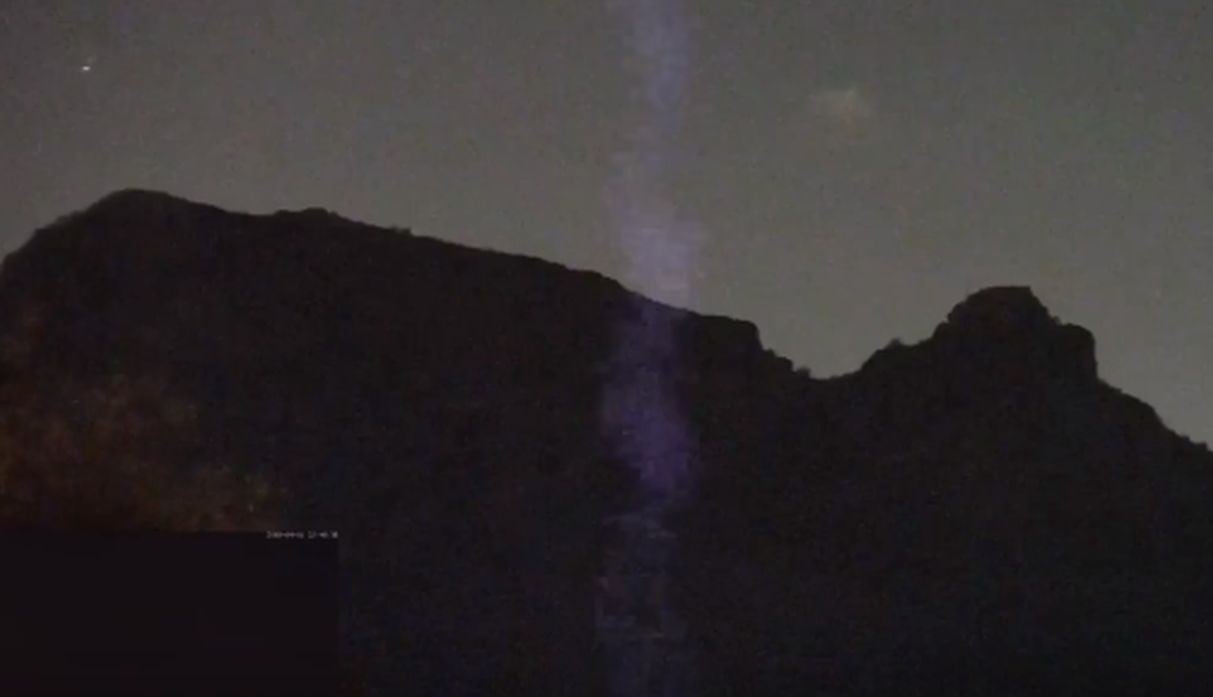 OVNI y extrañas luces moradas alertan a vecinos de Phoenix