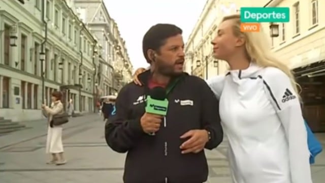 Pedro García fue besado por mujer en plena transmisión en vivo y así reaccionó
