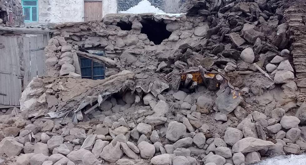Varias casas fueron destruidas por el fuerte sismo en la frontera entre Turquía e Irán. (AP).