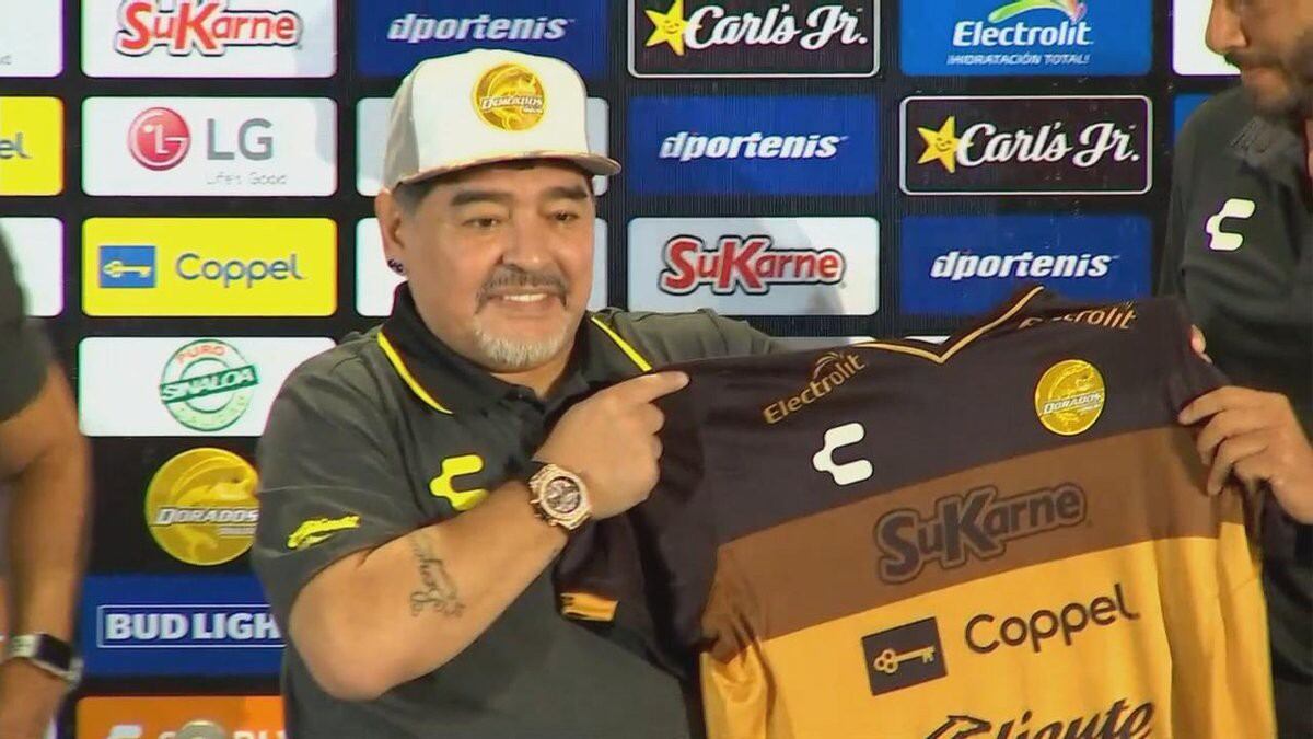 Diego Maradona fue presentado como nuevo entrenador de los Dorados de Sinaloa.