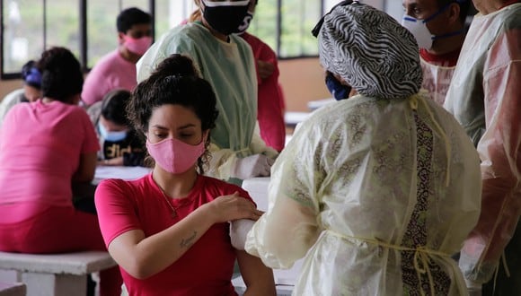 Venezuela emprendió en principio su programa de inmunización contra el COVID-19 con la vacuna rusa Sputnik V y la china Sinopharm, de dos dosis. (Foto: Jesus VARGAS / AFP)