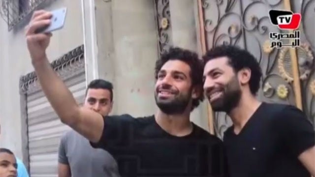 Mohamed Salah tuvo encuentro con su doble en Egipto