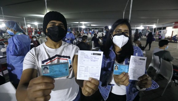 La exigencia de una prueba de vacunación para ingresar a diversos espacios adelanta fecha. (Foto: Minsa)