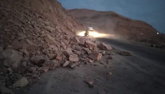 Desprendimiento de rocas en Arequipa tras sismo en Puno. Foto: Twitter / Sismologia Chile
‏