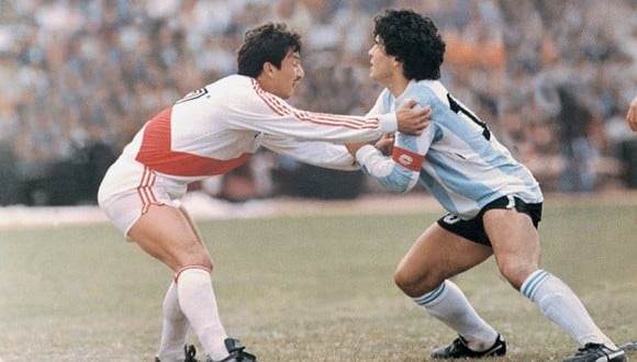 Lucho Reyna anuló a Diego Maradona en recordado Perú - Argentina.