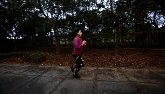 Ciudadanos salen a correr luego que el Ministerio de Salud aprobó que desde hoy se puede realizar ejercicios en espacios públicos. (Foto: César Grados)