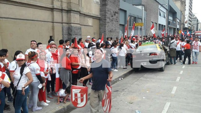 Perú vs Argentina: Aficionados peruanos en caravana, invadieron las calles de Buenos Aires [FOTOS y VIDEO]