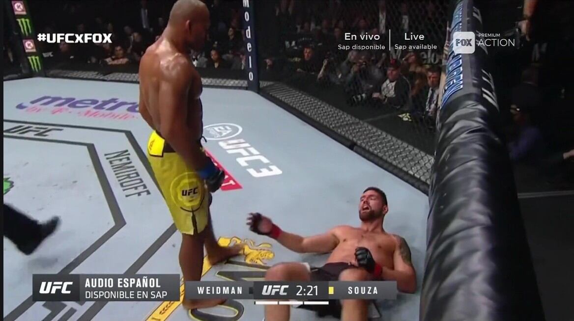 Jacaré Souza puso en muy mal estado a Chris Weidman. (Captura UFC)