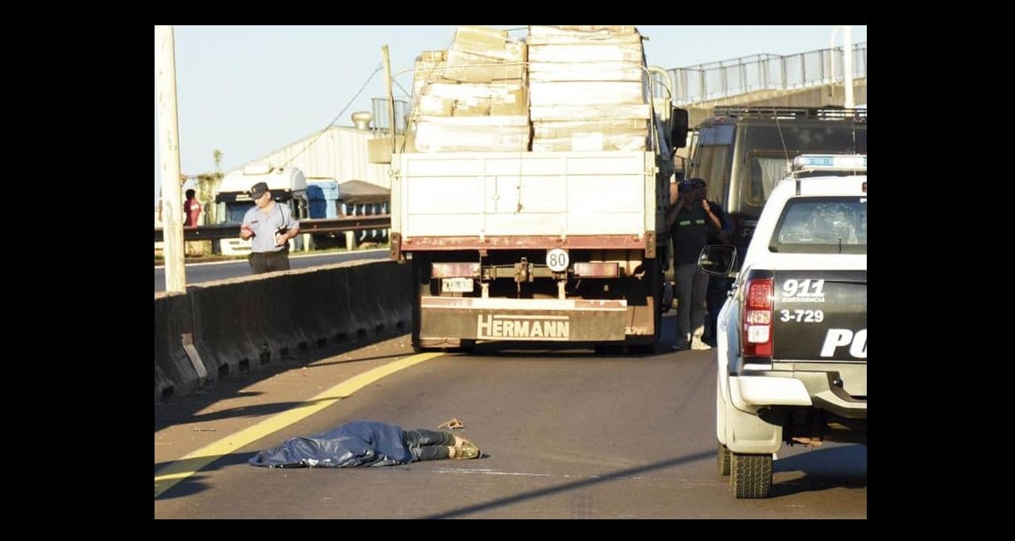 Violador en Argentina muere al ser aplastado por camión.