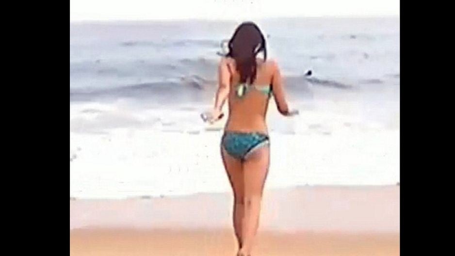 La reportera Bernardita Middleton de ‘Buenos Días a Todos’ sufrió un percance con su bikini cuando estaba haciendo un enlace en vivo. (Captura: YouTube)