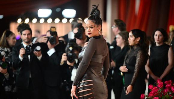 Rihanna mostró su embarazo en la alfombra roja de Los Oscar. (Agencias)