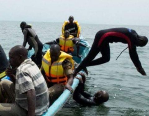 Tragedia en Uganda. Nueve personas murieron ahogadas y 21 están desaparecidas por un naufragio en el Lago Albert de Uganda, informaron las autoridades.
