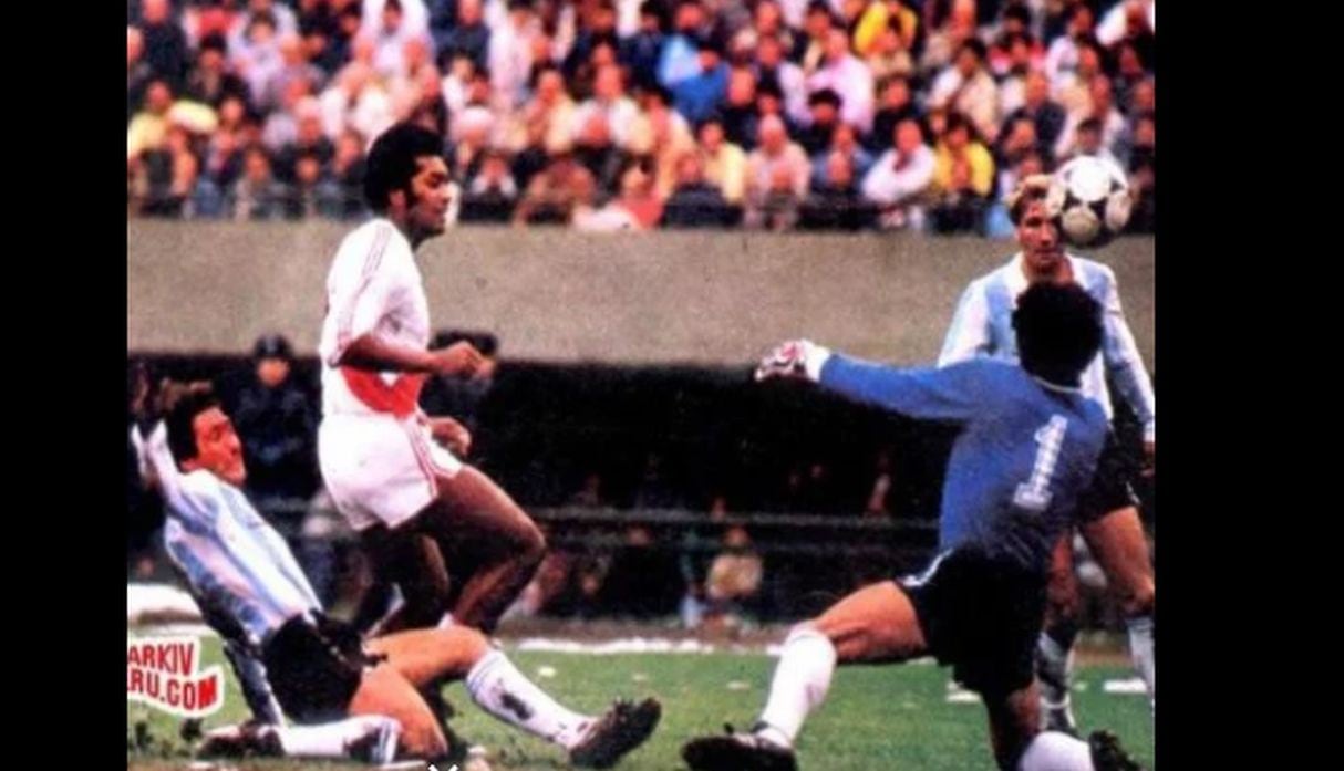 J.J. Muñante respondió a José Velásquez por acusarlo de "venderse" en el 6-0 ante Argentina en el Mundial del 78.