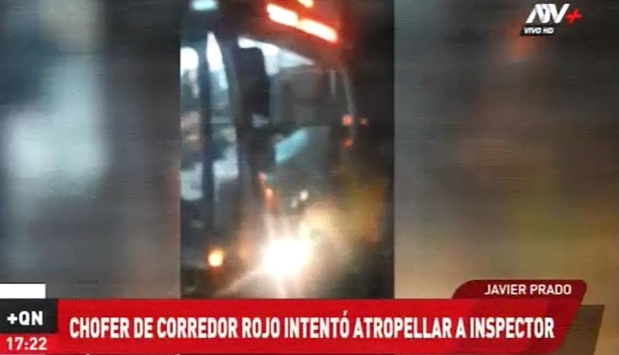 Chofer de Corredor Rojo quiso atropellar a inspector porque no quería esperar pasajeros. (Capturas: ATV+)