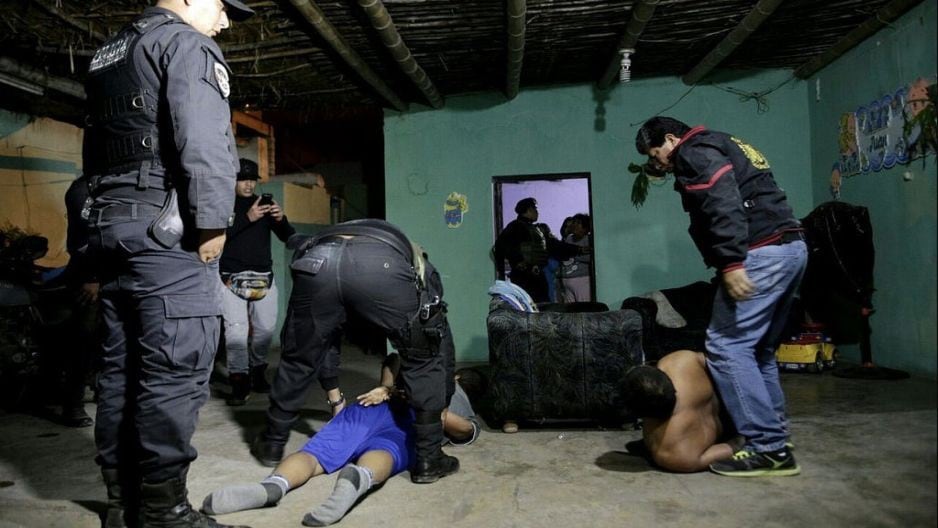 ‘Monos’ torturan y queman a víctimas en Huaral.