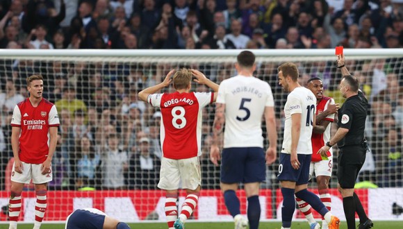 Mikel Arteta arremetió contra el árbitro tras la derrota de Arsenal ante Tottenham. (Foto: AP)