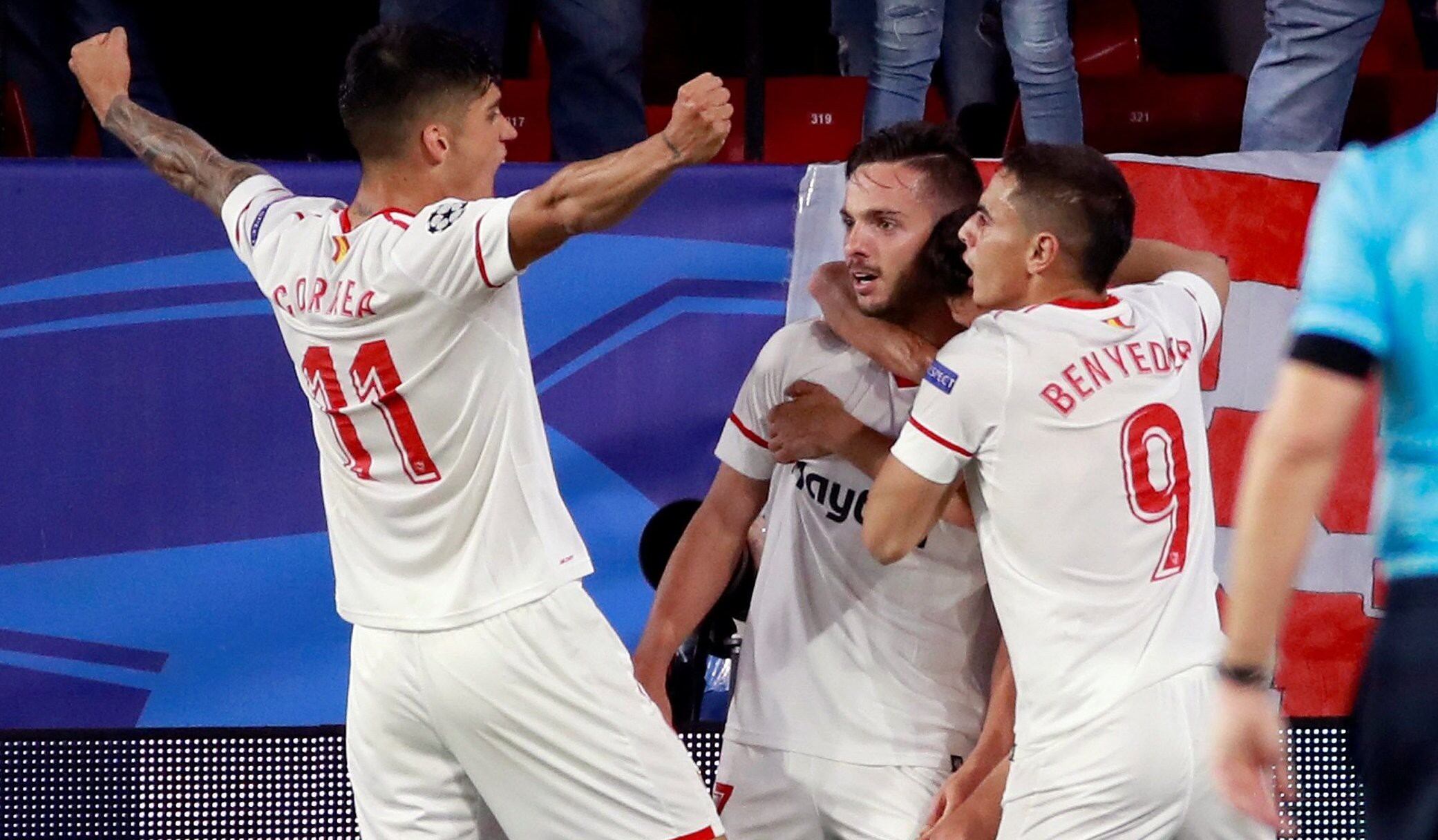 Celbración del Sevilla por el gol de Pablo Sarabia