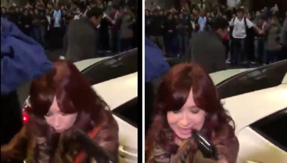 En las imágenes se puede ver cómo el hombre dispara a la cara de la vicepresidenta Cristina Fernández de Kirchner pero la bala no logra salir. (Foto: Twitter @clarin)