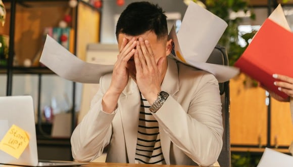 Informe de PMI revela que el riesgo de burnout es mayor en las mujeres