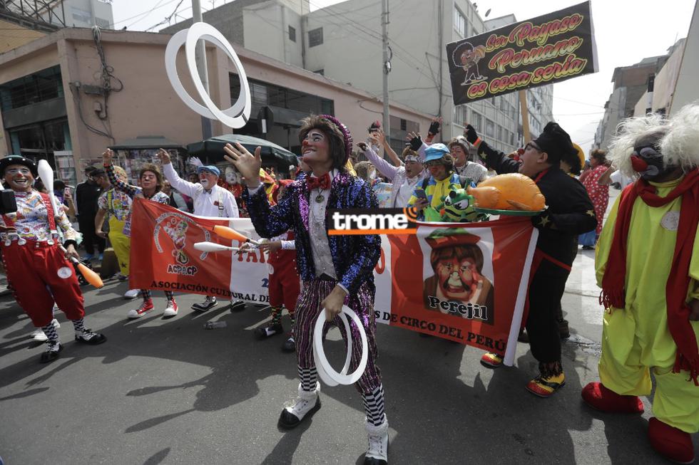 Payasitos celebraron su día con divertido y multicolor pasacalle. (Entrevista: Isabel Medina / Fotos: Anthony Niño de Guzmán/ Trome)