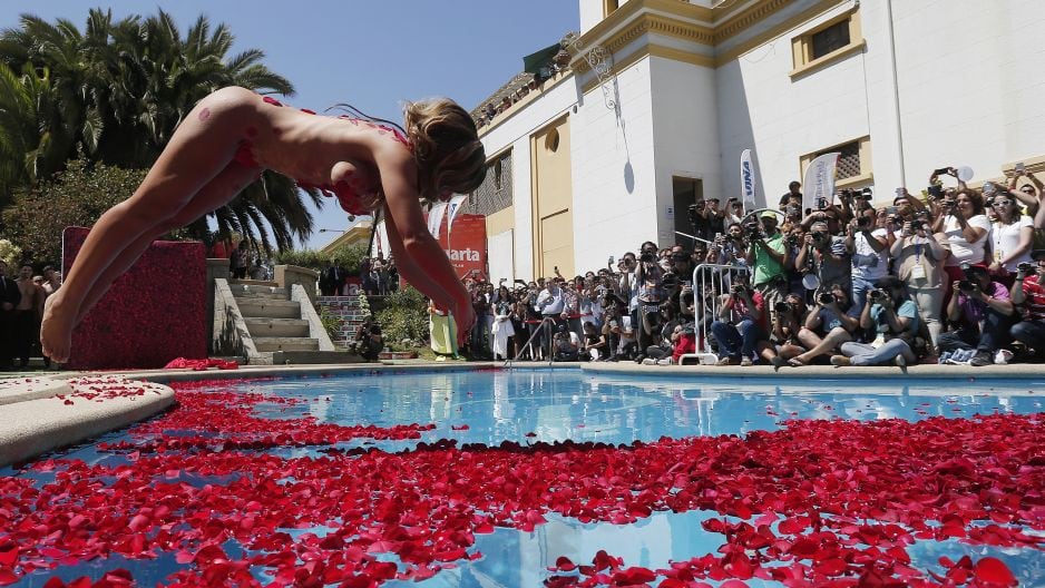 La modelo chilena Luli Moreno es la nueva reina de Viña del Mar 2016 y sorprendió con un ‘piscinazo’ a lo ‘Belleza Americana’. (Foto: Agencias)