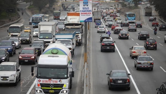 'Pico y placa' para camiones que fue suspendido por la emergencia a causa de la COVID19, contará con una marcha blanca de dos días. (Foto: Britanie Arroyo /@photo.gec)