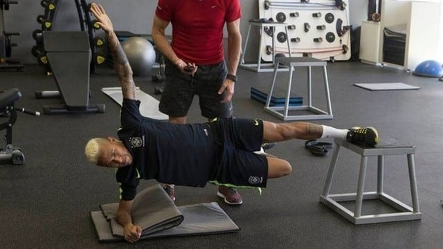 Neymar entrena duro para duelo ante Ecuador.