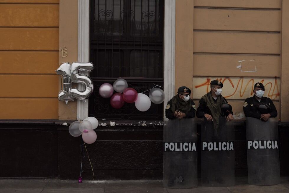 Dejan arreglo de quinceañero en la puerta del partido FP (Fotos: Leandro Britto / @photo.gec)