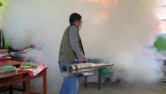 Áncash: Colegios de Chimbote son desinfectados para que padres de familia no contraigan COVID-19. (Foto: Andina)