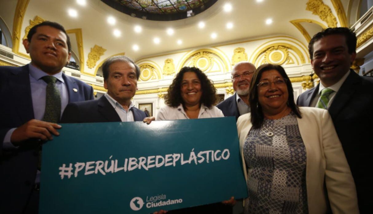 El pleno del Congreso de la República aprobó la tarde del miércoles el proyecto de ley que establece el marco regulatorio sobre el plástico de un solo uso y los recipientes o envases descartables. (Fotos: Piko Tamashiro)