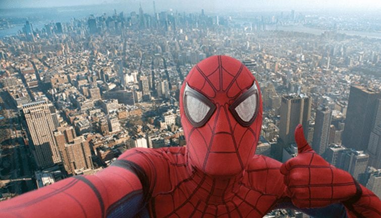 Hombre vestido de 'Spiderman' murió al caer de un edificio cuando se tomaba una selfie