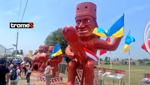 Huaco erótico gigante de Moche luce banderas en señal de apoyo a Ucrania tras invasión de Rusia