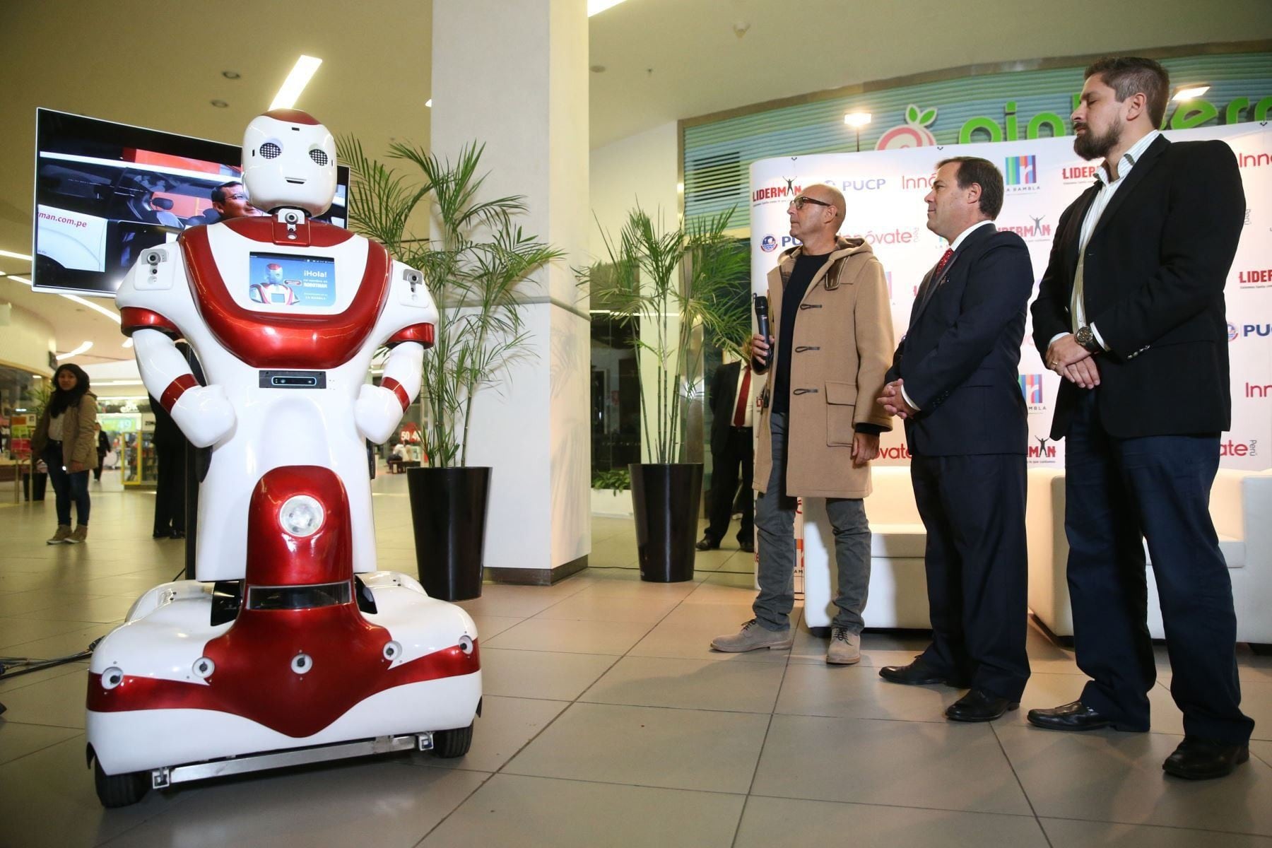 ‘RobotMan’ el primer robot de seguridad creado en Perú