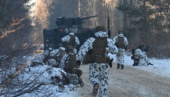 Tropas rusas invadieron la central de Chernóbil. (Foto referencial: Sergei Supinsky / AFP).