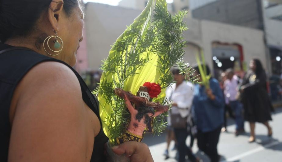 Los fieles llevaron sus ramos. (Fotos: Juan Ponce/GEC)