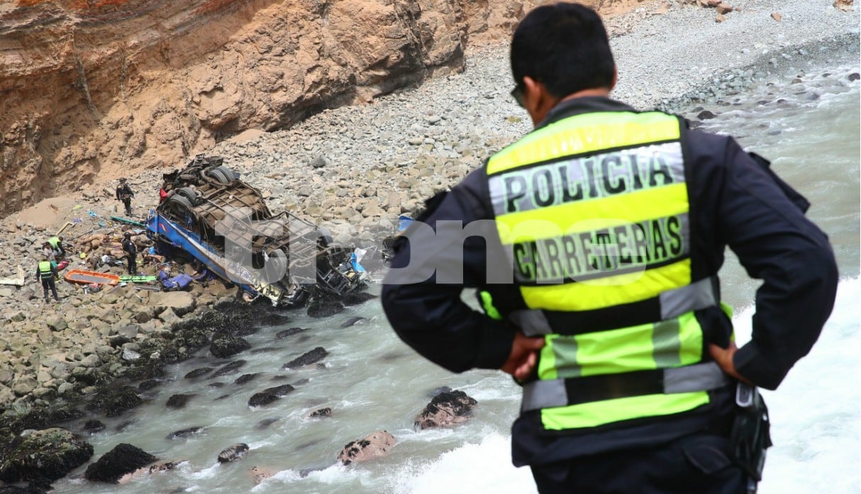Caída de bus en el Serpentín de Pasamayo deja más de 50 muertos hasta el momento
