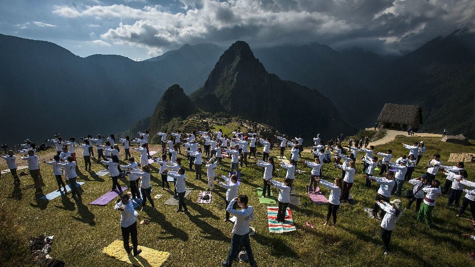 En Machu Picchu se inició una jornada mundial de Yoga, Actividad busca hermanar a dos culturas milenarias: la del Perú y de la India.