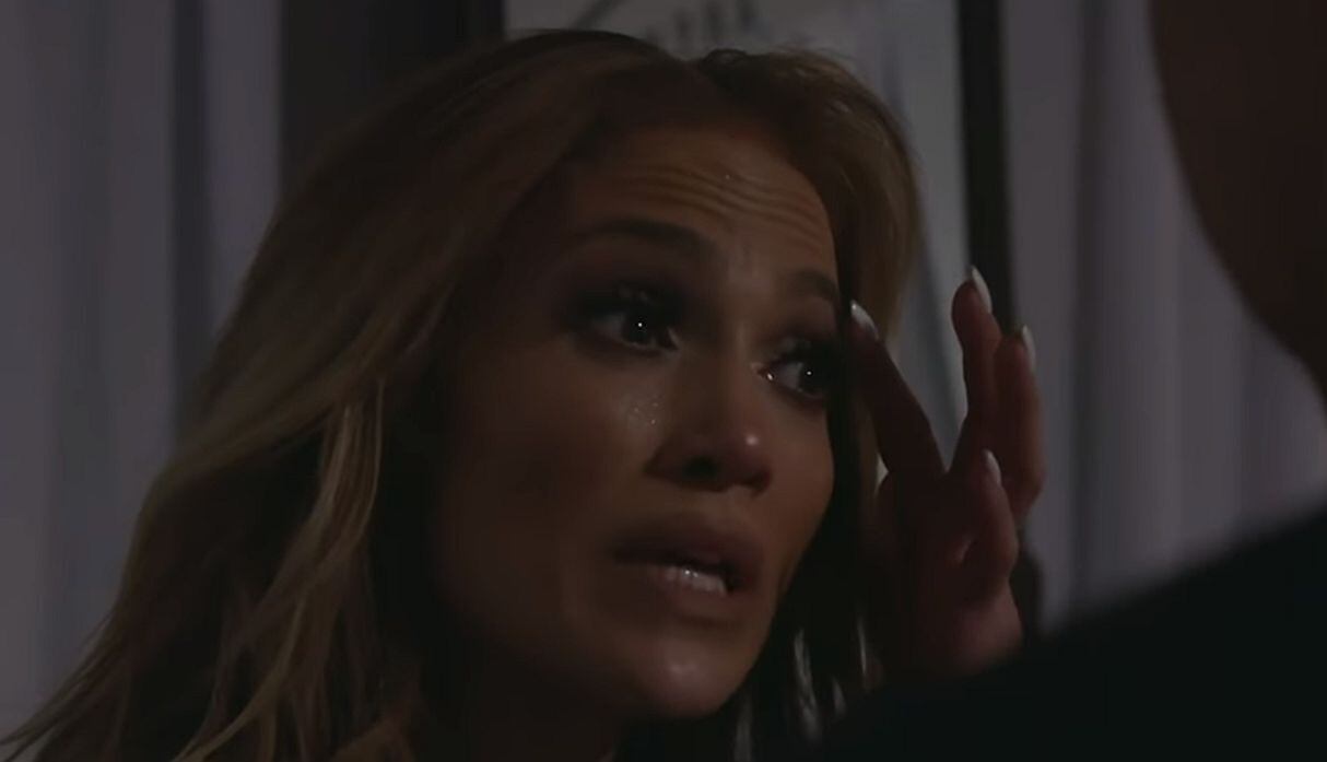 Jennifer Lopez muestra cómo quedó su rostro tras sufrir un golpe en pleno show. (Foto: Captura de video)
