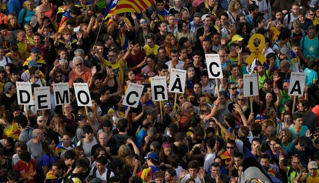 España: Manifestación independentista de Barcelona reúne medio millón de personas. (Foto: AFP)
