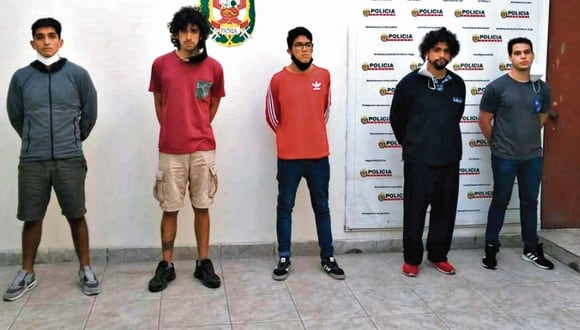 Los sujetos permanecen detenidos en la comisaría Chacarilla del Estanque. (PNP)