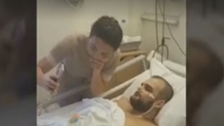 Arron Honzik despertó del coma y se enteró que seria padre. La noticia fue compartida en Facebook.