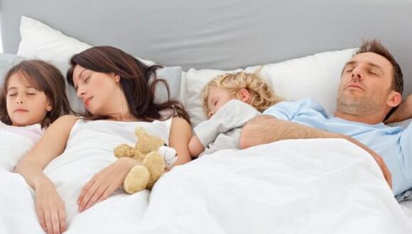 Dormir con los hijos, tiene más desventajas que otra cosa.