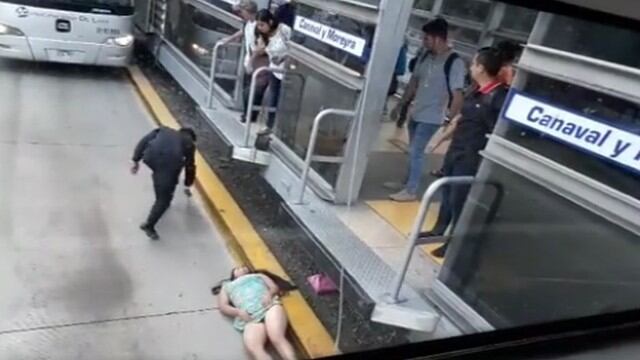 Mujer cayó a vías del Metropolitano en estación Canaval y Moreira tras intentar subir a bus